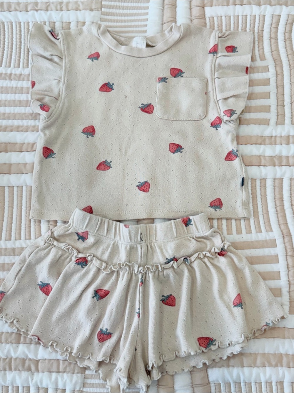 Cream Strawberry Print Girls' Matching Set - Top & Shorts